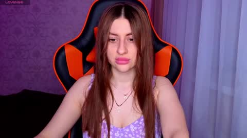 Elina online show from May 10, 6:25 pm