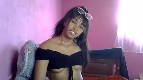 elisah01 online show from June 5, 6:52 am