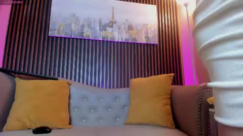 Elisa Sue online show from June 10, 4:01 am