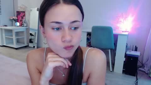 Elis online show from November 19, 4:56 am