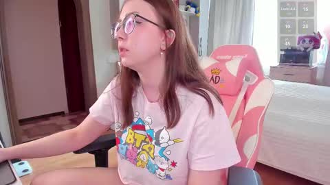 Snapshot of elisejays chatting on February 20, 10:16 am Elise    online show from February 20, 10:16 am