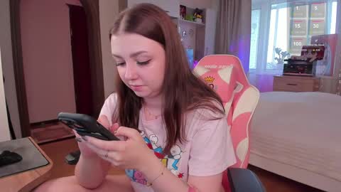 Snapshot of elisejays chatting on January 17, 10:00 am Elise    online show from January 17, 10:00 am