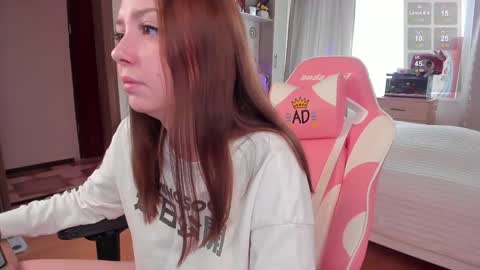 Snapshot of elisejays chatting on January 30, 10:40 am Elise    online show from January 30, 10:40 am
