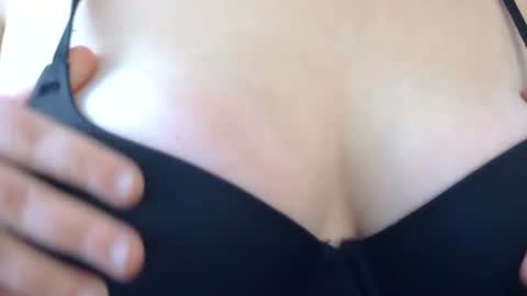 Elise Knight online show from July 28, 7:39 pm