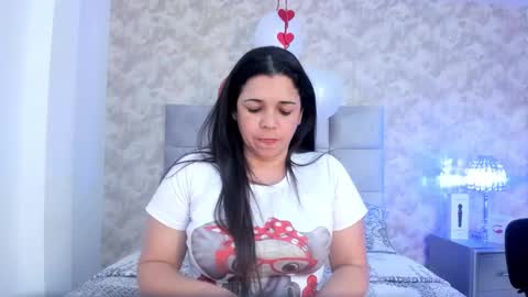 Elizabeth online show from March 3, 9:15 pm