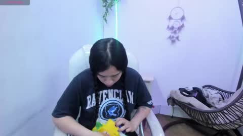 Elizabeth  online show from March 8, 11:25 am