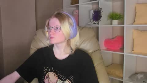 Elizabeth online show from November 3, 1:17 am