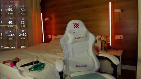 Elizabeth online show from March 8, 2:04 am