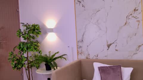 Elizabeth online show from March 6, 10:26 pm