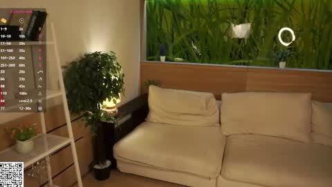 Elizabeth online show from July 16, 5:27 pm