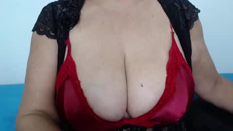 ElizabethMiler online show from May 21, 1:50 pm