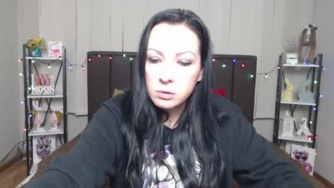 ElizabethSho online show from January 21, 9:15 pm