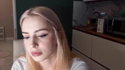 elizabetqt online show from May 28, 5:55 pm