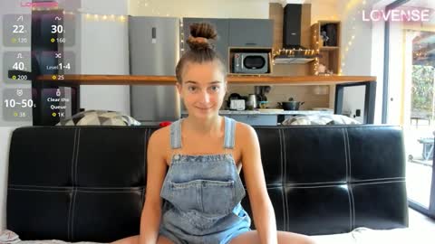 Eliz                               online show from December 18, 10:10 am