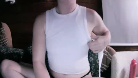 Snapshot of ella_girlnextdoor chatting on September 12, 7:32 am Ella - Girl Next Door online show from September 12, 7:32 am