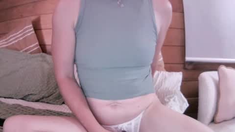 Snapshot of ella_girlnextdoor chatting on February 25, 2:36 am Ella - Girl Next Door online show from February 25, 2:36 am