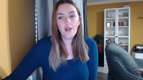 Snapshot of ella_max_live chatting on January 21, 6:33 am Ella  Max online show from January 21, 6:33 am