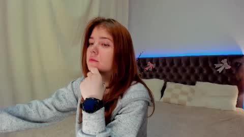 Ella Mayers online show from February 13, 9:50 pm