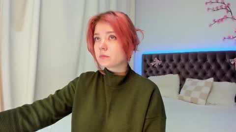 Ella Mayers online show from November 1, 1:32 pm