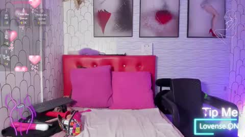 Snapshot of ella_rouse1 chatting on February 20, 12:04 pm ella rouse online show from February 20, 12:04 pm
