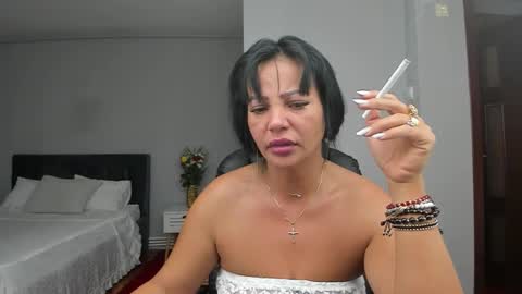 Ella online show from October 5, 6:26 pm