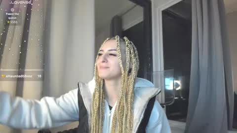 ella_vee online show from October 25, 3:18 am