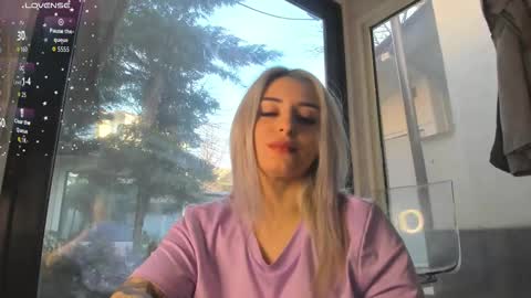 ella_vee online show from March 4, 5:59 am