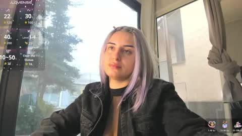 ella_vee online show from February 13, 7:12 am