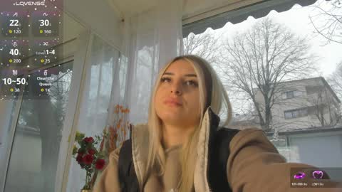 ella_vee online show from April 3, 5:14 am