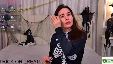 Ella online show from October 31, 4:46 am