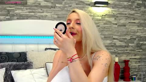 Ella online show from February 28, 8:50 pm