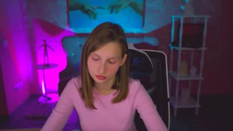 Ella online show from November 11, 4:42 pm