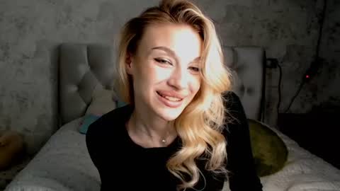 ellamilla online show from June 10, 12:59 pm