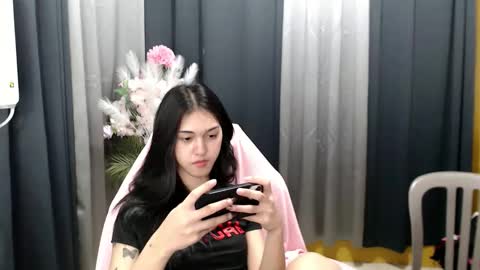 ELLA online show from April 18, 7:58 pm