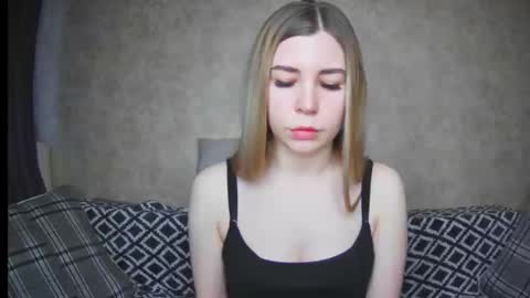 EllaNuar online show from December 4, 7:11 am