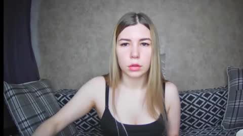 EllaNuar online show from December 2, 6:46 am