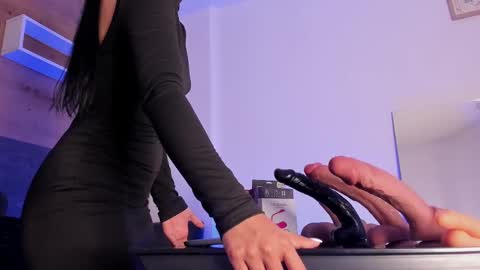  ella  online show from September 13, 11:34 am