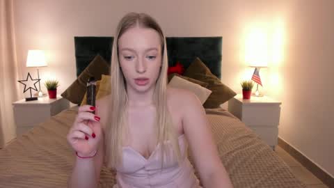 elldiana online show from March 28, 1:29 am