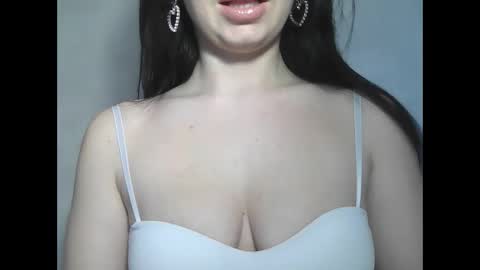 Snapshot of elle010843 chatting on February 10, 12:08 pm elle010843 online show from February 10, 12:08 pm