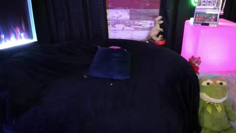 ELLE online show from February 2, 8:16 pm