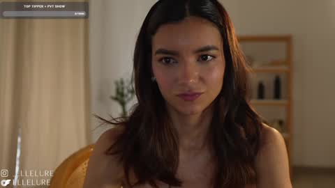 Linda Restrepo online show from February 4, 9:20 pm