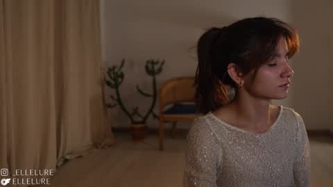 Linda Restrepo online show from February 6, 2:44 am