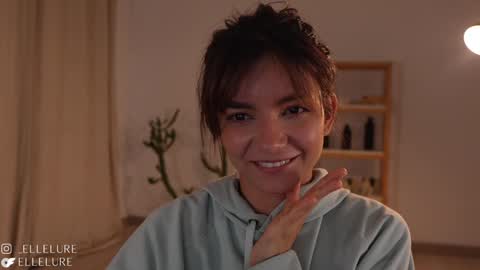 Linda Restrepo online show from February 1, 1:02 am