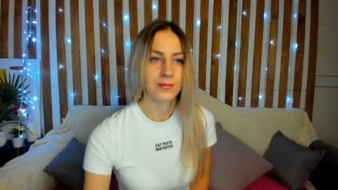 Snapshot of ellen_ross chatting on March 2, 4:17 am Ellen online show from March 2, 4:17 am