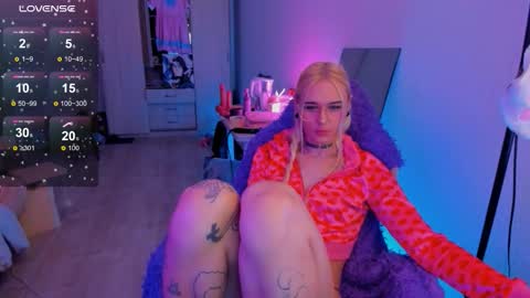 Ellie online show from December 21, 3:51 pm