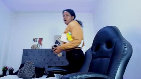  Ellie   online show from October 6, 1:51 pm