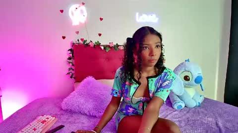 ellie_cute7 online show from June 2, 7:49 pm