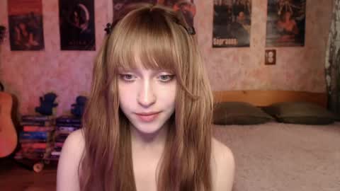 ellie_friendly online show from May 26, 11:22 pm