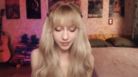 ellie_friendly online show from February 22, 12:38 am