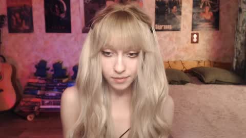 ellie_friendly online show from February 17, 12:16 pm